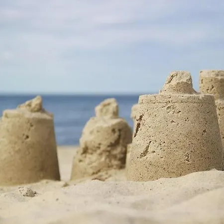 Spacious, 2-level Holiday home