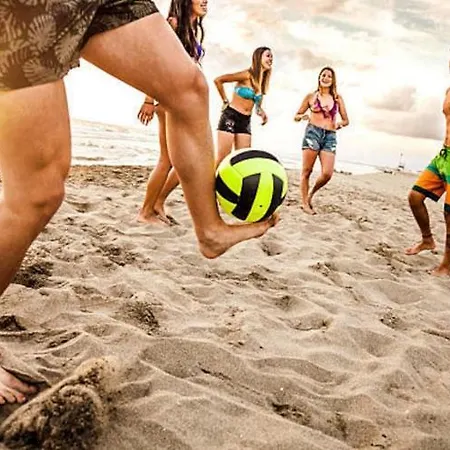 Spacious, 2-level Casa de Férias *